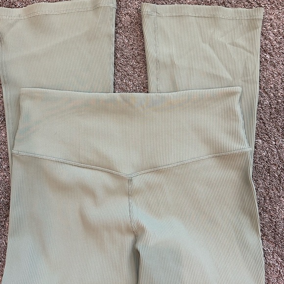 Athleta Women's Light Green elation, ribbed cropped flare XL - Picture 2 of 4